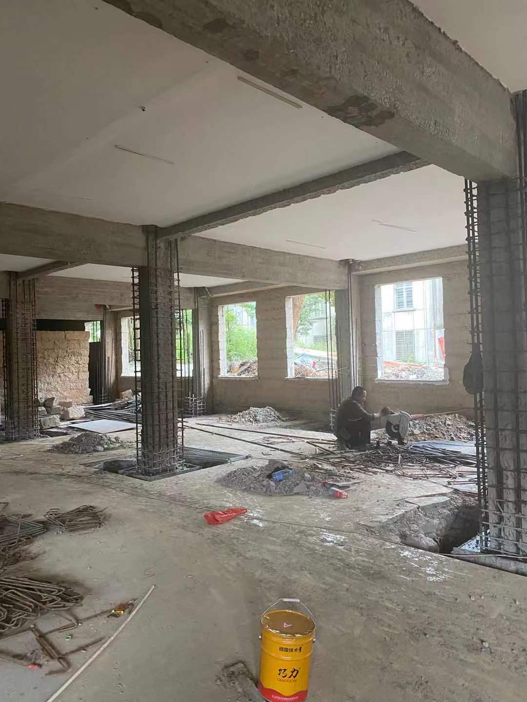 CC宝瓷砖背胶施工需要等干？？？？？？？？