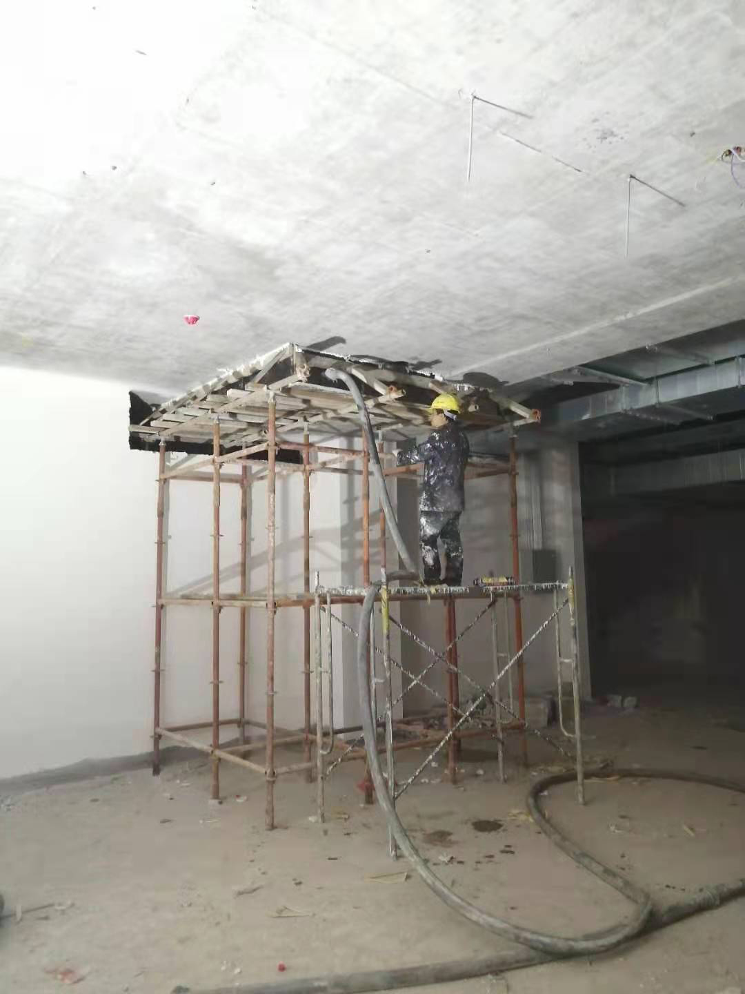 对地面裂缝的处理，，，，，，传统方式还适用吗？？？？？？？